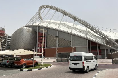 Mientras que el estadio Khalifa es un coqueto escenario que por fuera parece un colchón.