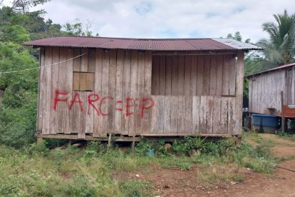 Recorridos. Miembros del Grupo de Operaciones Especiales de Selva 'Iwias' han encontrado leyendas alusivas a las FARC.