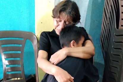 Doña Cecilia no se cansaba de cantar la mediodía del videohomenaje de su nieta.