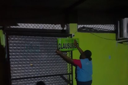 Hace un año, aproximadamente, ocurrió otro incidente fuera del local.