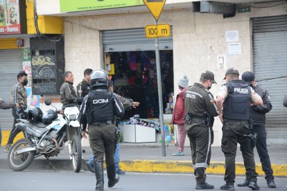 Los policías levantaron casquillo s en un tramo de la avenida Martha Bucaram.
