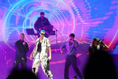 CNCO abrió el show con sus éxitos.