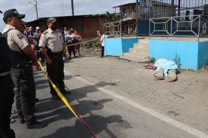 Uniformados levantaron cuatro indicios balísticos en la escena del crimen.