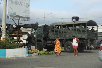 Militares realizan patrullares durante las 24 horas. Moradores ya salen de sus casas.