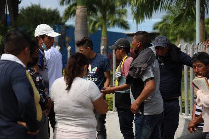 Familiares arribaron desde Riobamba para acompañar a la madre y a la  esposa del fallecido.