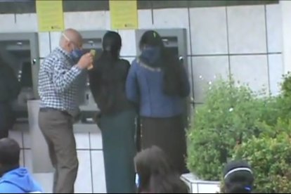 Aquí se puede ver cómo el adulto mayor solía acercarse a sus víctimas.