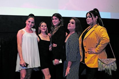 Parte de la chicas trans que participó en la serie.