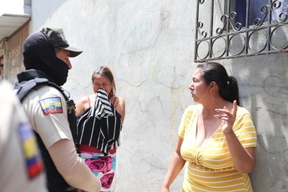 Jacqueline Bueno no pudo contener las lágrimas cuando vio que retiraban las rejas.