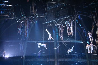 Jerry define a los trapecistas como los atletas del entretenimiento.