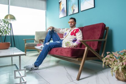 Arriésgate a usar prendas femeninas para complementar tu look del 