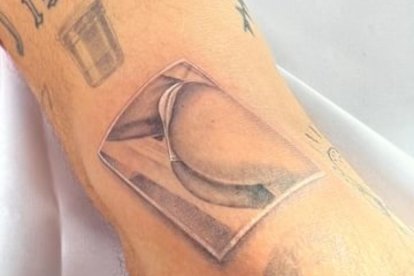 Ricky Montaner exhibió en Instagram el tatuaje con el trasero de su esposa