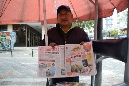 Luis Logro, lustrador de zapatos en Quito, también celebró por la generosidad de EXTRA.