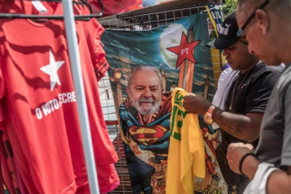 Lula se mantiene como un de los políticos más populares de Brasil.