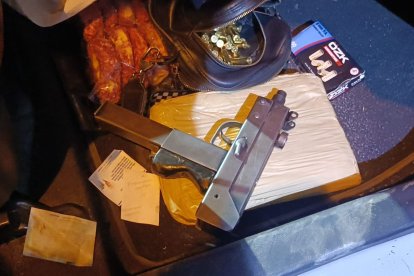 Estas evidencias fueron decomisadas, armas de fuego.