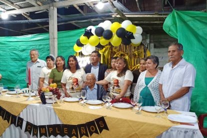 Meliton Pihuave Cochea festejó con su familia en la comuna Palmar.