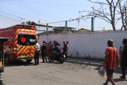 Los heridos fueron llevados en ambulancia a una casa de salud.