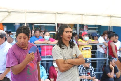 El corazón de Iván Quisphe ya no aguanta otra agonía. En Latacunga su hijo se salvó de morir.