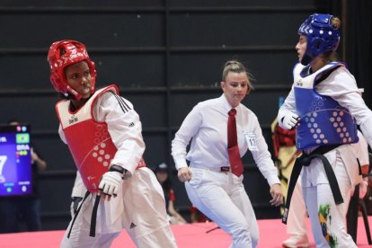Mell Mina (i) sumó una medalla de plata, en taekwondo, para la delegación ecuatoriana.