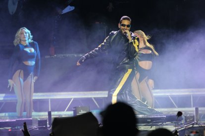 El colombiano Maluma llenó con su flow el recinto deportivo.