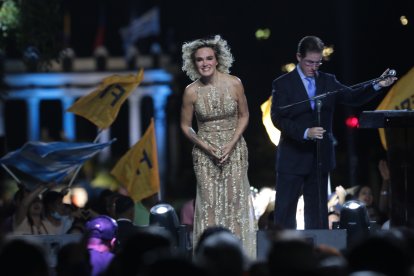 Un analista político señaló que la vestimenta de la alcaldesa pretende denotar poder.