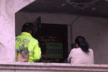 A la tienda se le puso un sello de clausura. Los vecinos esperan que no vuelvan a abrir.