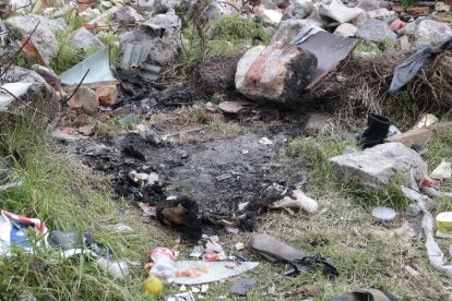 Este es el lugar donde  supuestamente quemaron el cuerpo de alias El Portugués, quien todavía permanecía en la morgue de la capital hasta ayer.