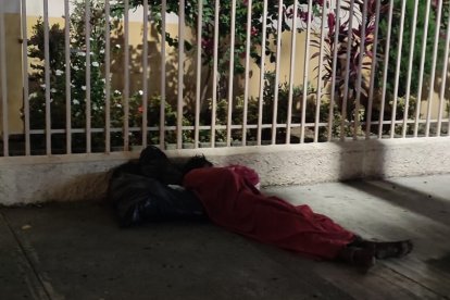 La calle 19 es una de las vías favoritas de los indigentes para ‘ruquear’.