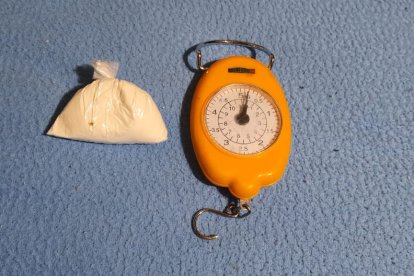 Los sospechosos tenían droga escondida.