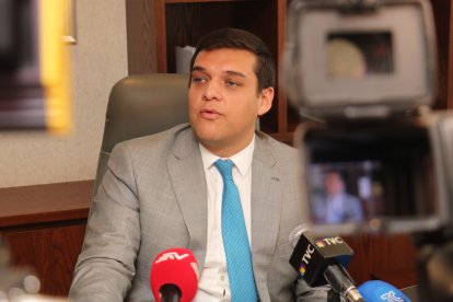 Érick Huilca, abogado del exdirector de la Escuela Superior de Policía, declaró que Fiscalía alertó a Germán Cáceres que sería vigilado.