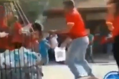 Ante la combustión, de la cabeza de Mathías salía humo.