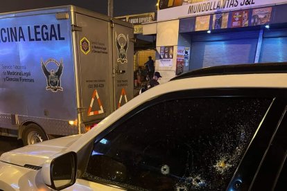 Los tiros ingresaron por el lado izquierdo del auto.