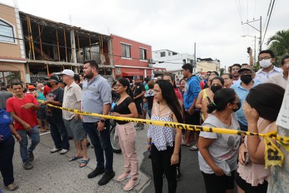 La zona fue acordonada para evitar que la ciudadanía se acerque hacia el punto de la colisión.