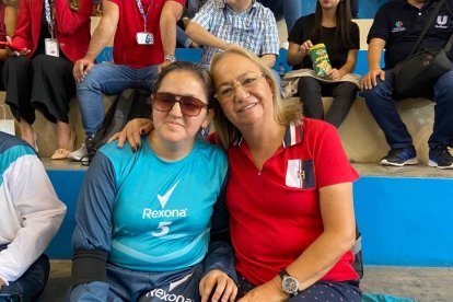 Martha Torres siempre trata de acompañar a su hija María Elisa a todos los partidos