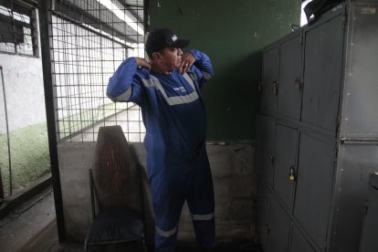 Los trabajadores realizan sus labores motivados.