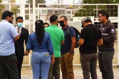 Parientes de la víctima arribaron a Santa Elena para reconocer y retirar el cuerpo de la turista.