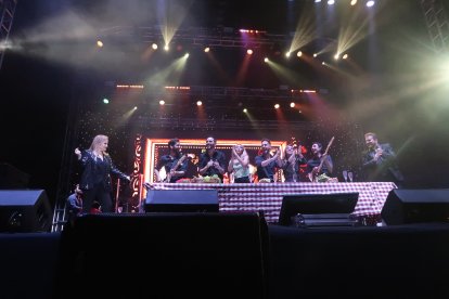 Con el tema ‘La Familia’ se puso en escena una reunión familiar