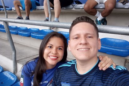 En la salud y la enfermedad, gane o pierda el equipo, Roger y Ana juraron permanecer juntos.