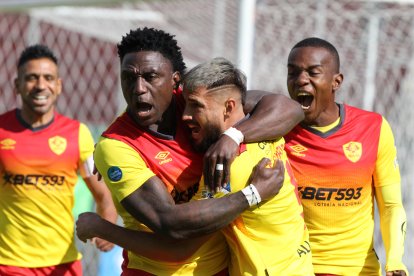Aucas llega con el impulso de tener 20 partidos invicto en la LigaPro. Busca la primera estrella en su historia.