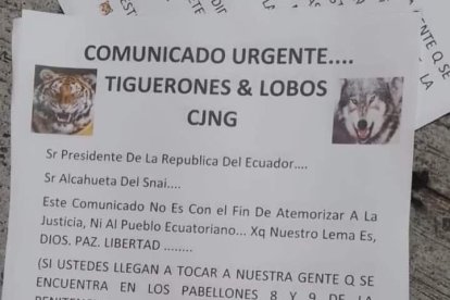 El panfleto dejado en 
los exteriores de una televisora de Guayaquil.
