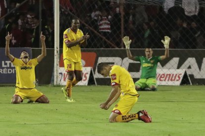 Pelusa Calderón (c) consiguió con Aucas el anhelado ascenso a la Serie A.