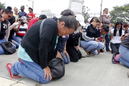 Escenas de dolor se observaron afuera de la cárcel.