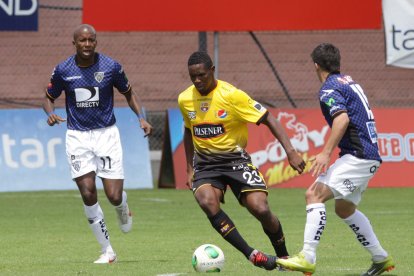 Jairo Campos fue titular en la zaga torera hasta que sufrió una fuerte lesión en el talón.