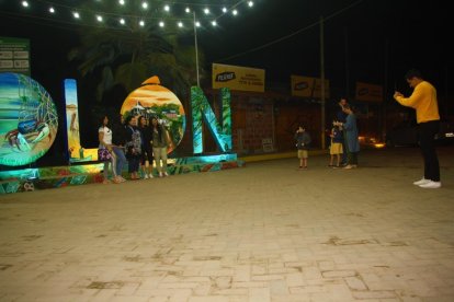 En Olón, poca gente salió a pasear por el malecón.