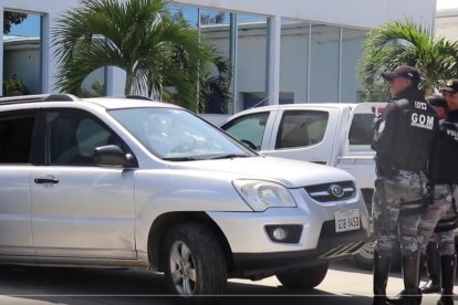 Uno de los vehículos que forma parte de las evidencias de la investigación policial.