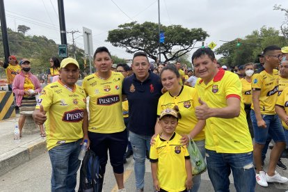 Los Rodríguez y Chávez llegaron desde Guaranda para ver al Ídolo.
