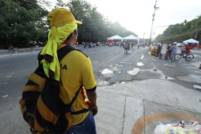 Pablo Cruz, por llevar un bolso no pudo entrar al estadio. Se quedó sin trabajar.
