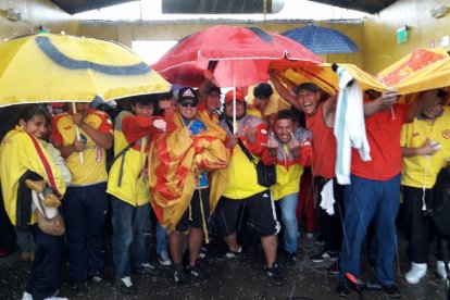 La barra del Aucas siempre está presente en todas parte donde juega.