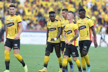 La defensa de Barcelona es un verdadero dilema. Rodríguez (i) sí podrá estar