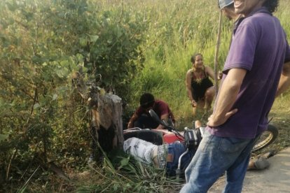 Los ocupantes de la motocicleta