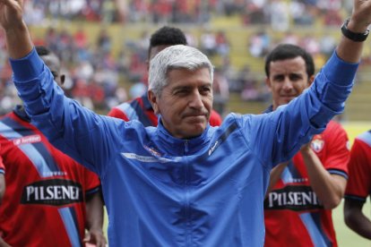 Octavio Zambrano fue suspendido en 2015, cuando dirigió a El Nacional, por denunciar irregularidades con varios juveniles del fútbol ecuatoriano.